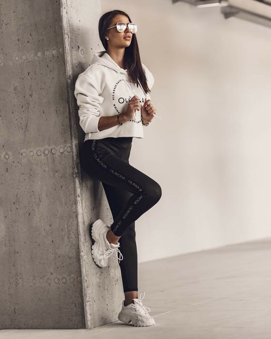 Legginsy dopasowane Simple czarne O LA VOGA