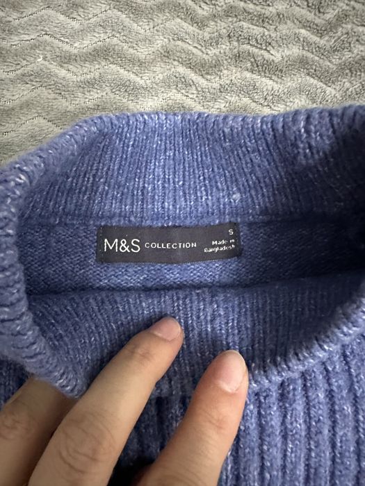 Стильний светр з гарним принтом