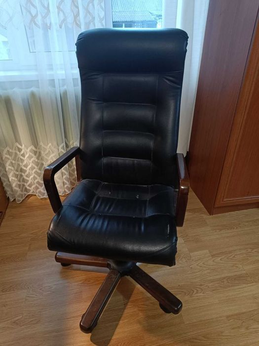 Крісло директорське з екошкіри