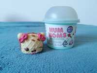 Boneco com cheiro - NUM NOMS - baunilha