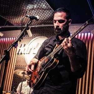 "Aulas de GUITARRA elétrica\clássica - ONLINE e ao DOMICÍLIO"
