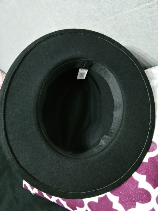 Nowy czarny, beżowy kapelusz Sinsay