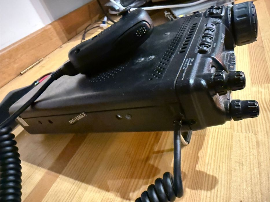 Yaesu ft 857 radio