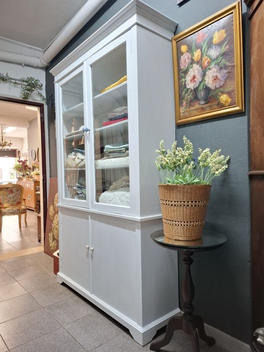 Louceiro/ Livreiro Vintage em Madeira Maciça Pintado de Branco.