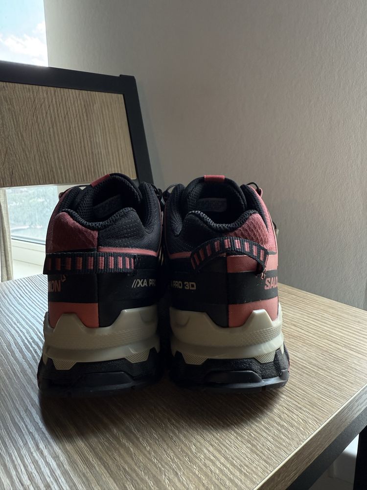 Кросівки Salomon 38 розміру в чудовому стані та орігінальному кольорі