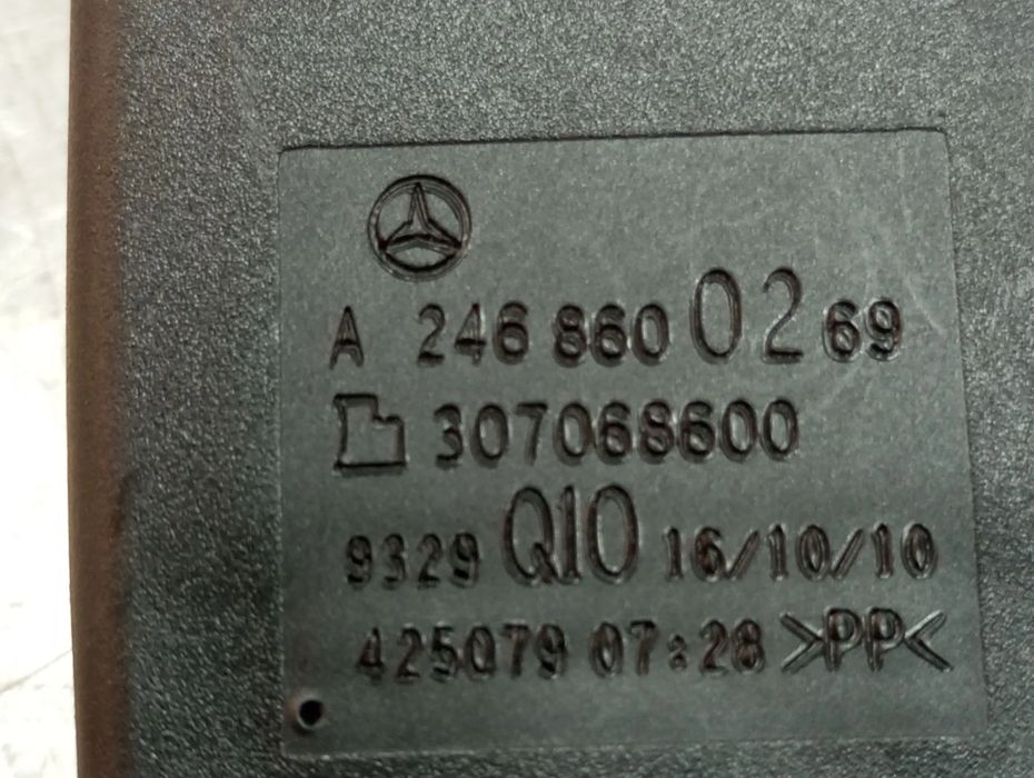 Encaixe de cinto frente direito MERCEDES-BENZ Classe A (W176)