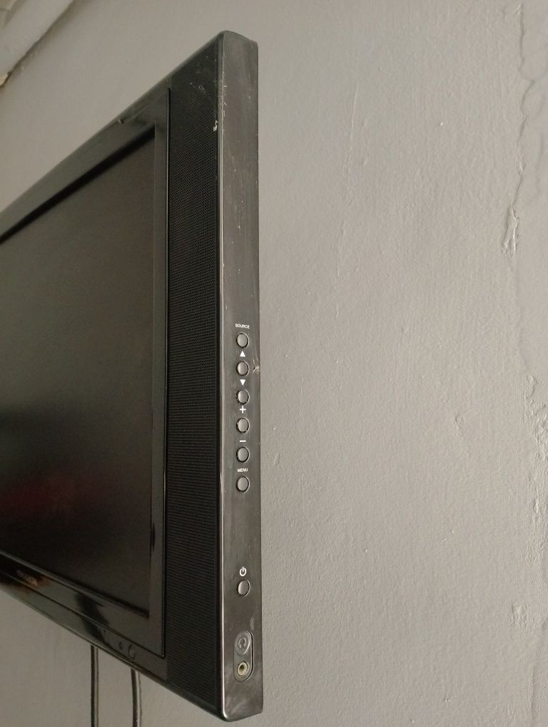 Mały telewizor z uchwytem na ścianę