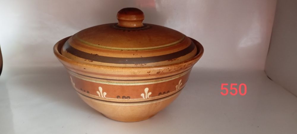 Порцеляновий та глиняний посуд