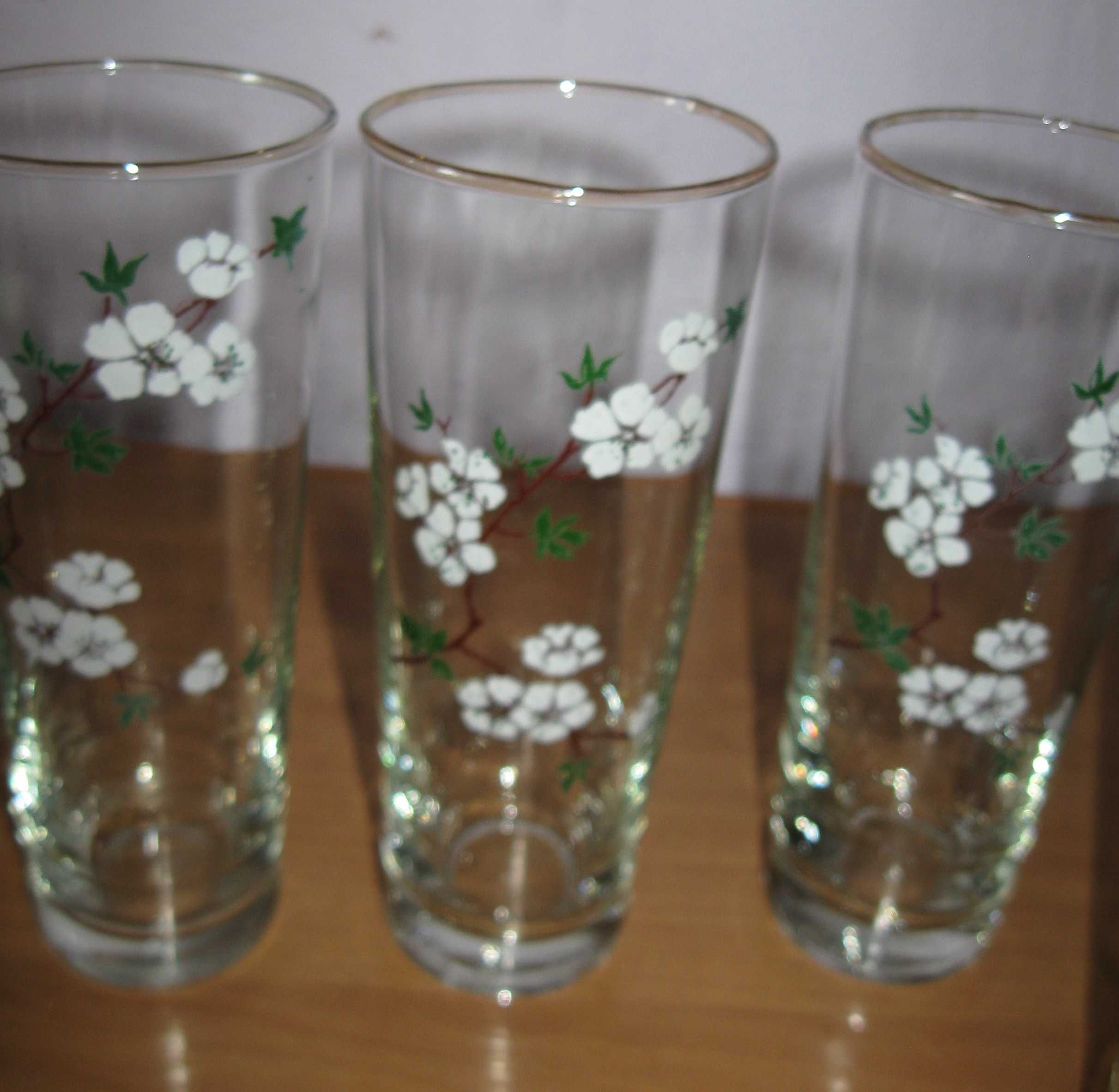 стаканы для сока с рисунком белых цветочков 5 штук
