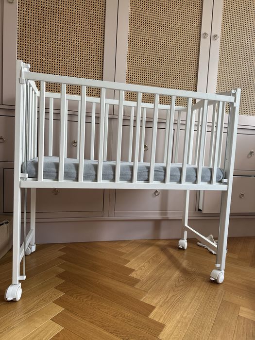 Lozeczko dostawcze drewniane biale