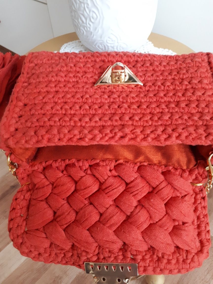 Czerwona torebka handmade z przędzy bawełnianej