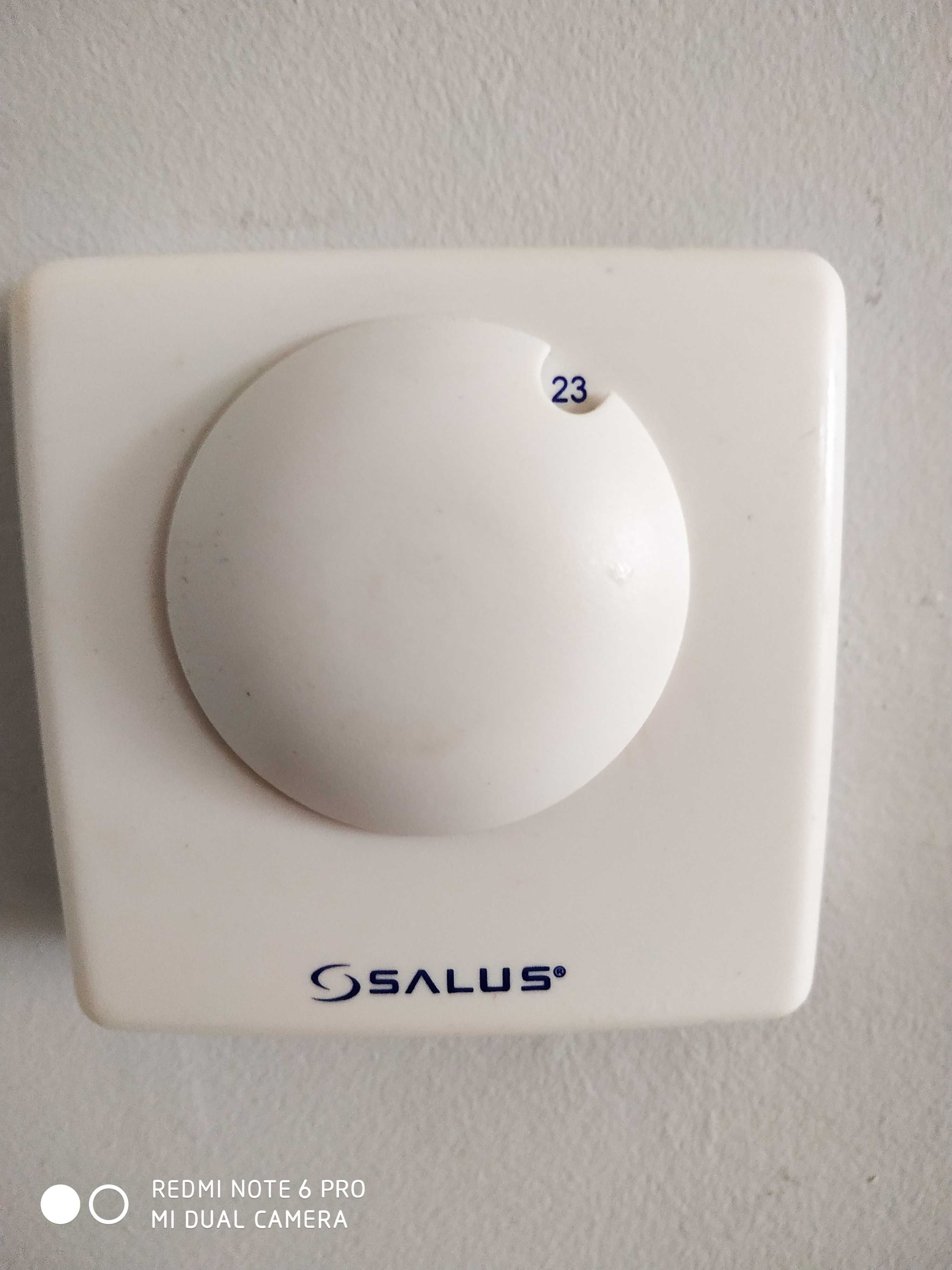 SALUS RT100 Dobowy, przewodowy, regulator temperatury
