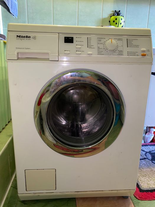 Стиральная машина Miele W2241