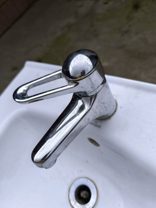 Szafka łazienkowa z umywalką Cersanit – zestaw