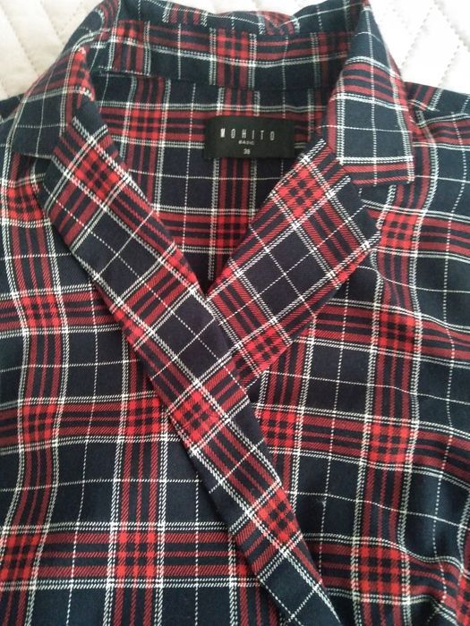 Sukienka w kratkę z paskiem MOHITO 38