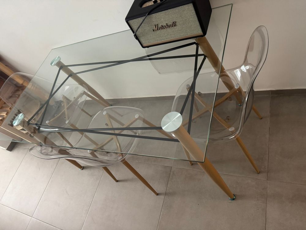 Conjunto mesa e 4 cadeiras