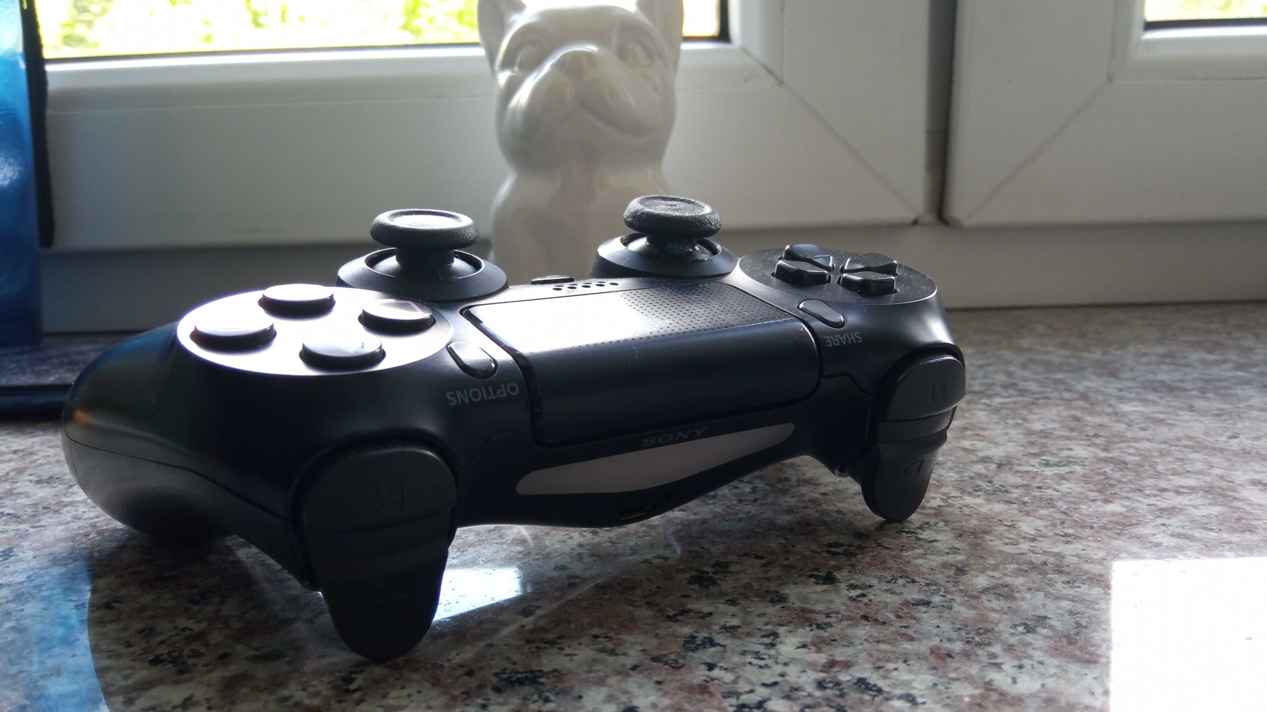 pad Dualshock 4 (stan idealny)