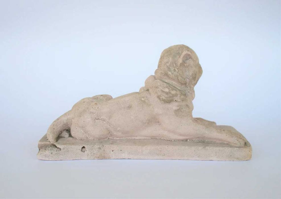 Antiga escultura Bulldog em terracota