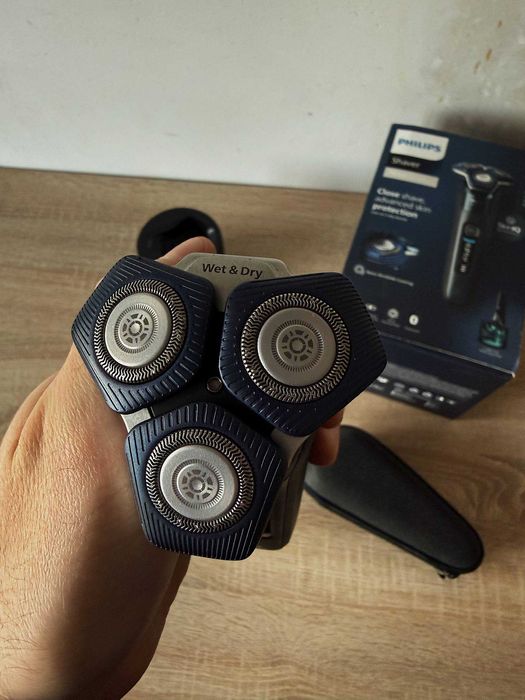 Бритва Philips Series 7000 S7882 ( полный комплект )