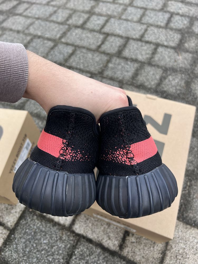 Adidas Yeezy Boost 350 V2 Core Black Red Stripe sneakersy czarne 44