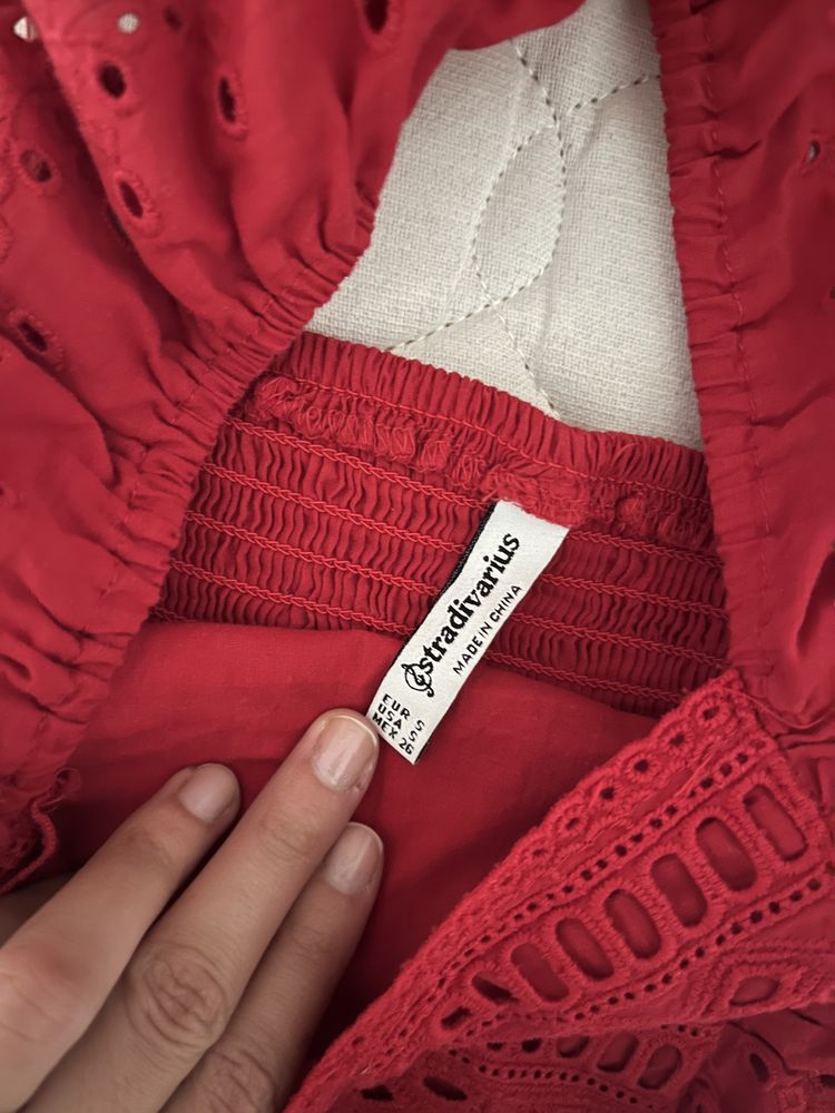 TOP stradivarius vermelho com folhos