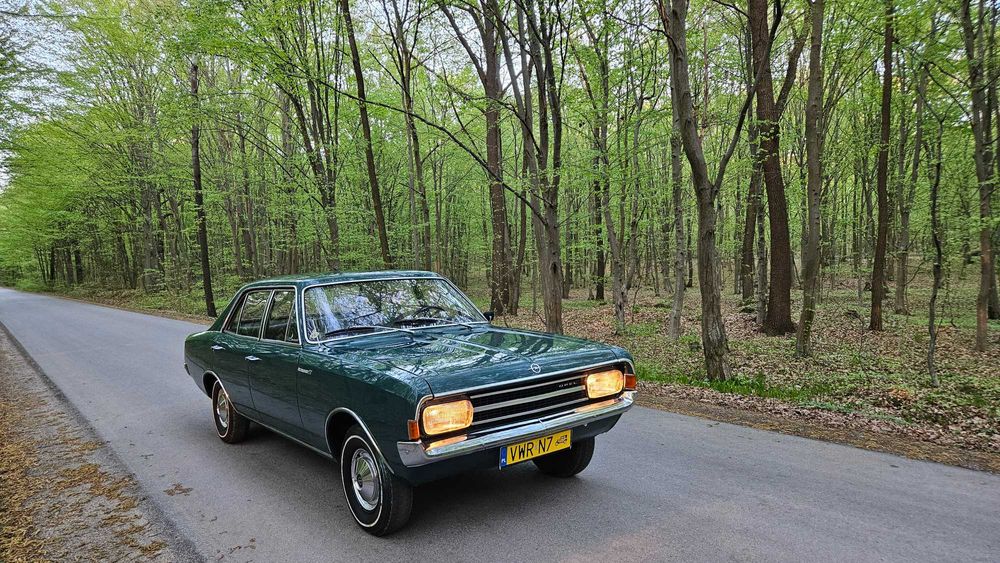 Zabytkowy Opel Rekord do ślubu.