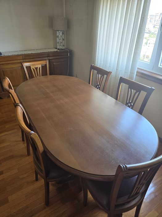 Mobiliário de sala de jantar em madeira
