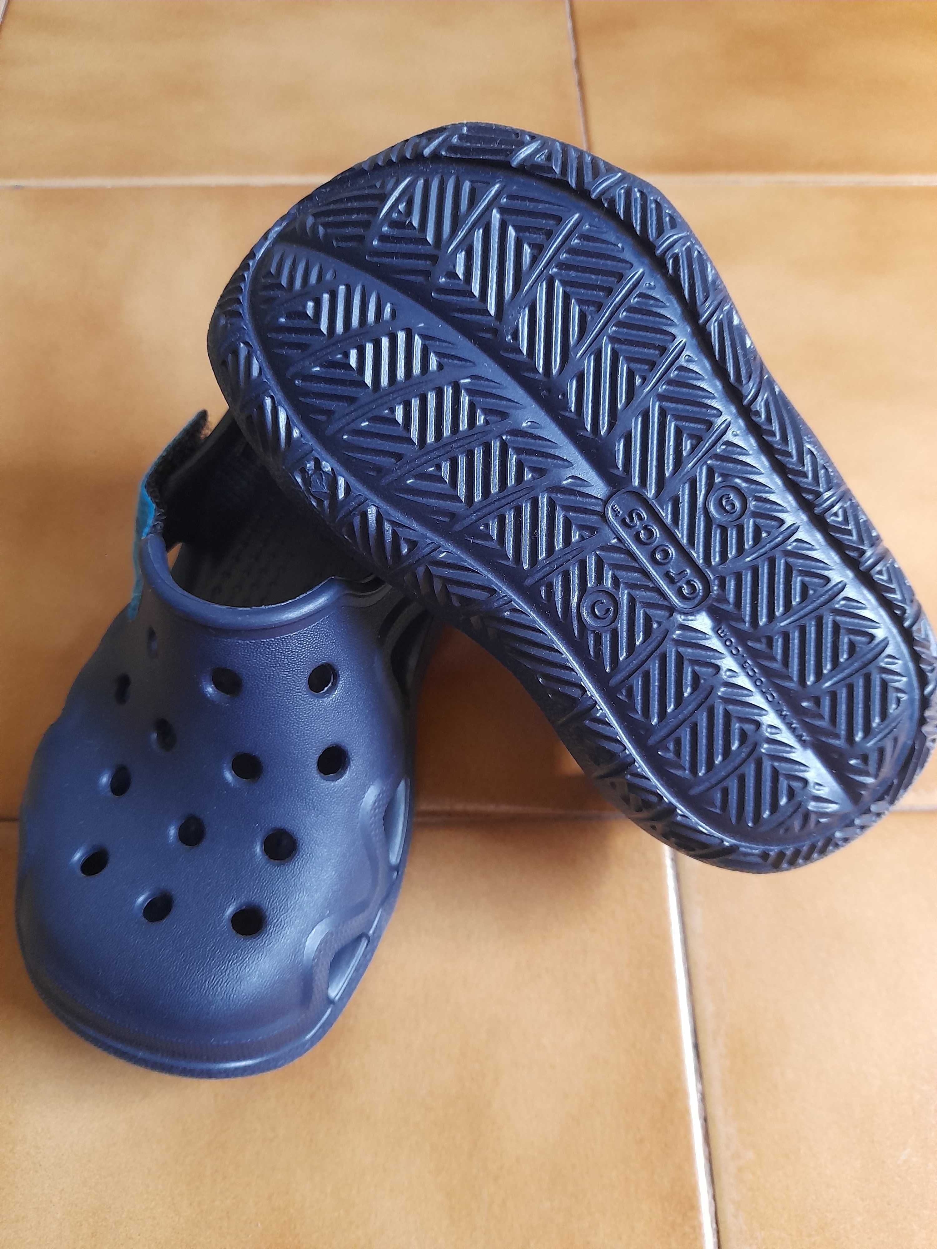 Crocs 22-23 novas