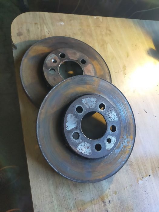 Tarcze przód przednie VW polo 9N 1.6 benzyna