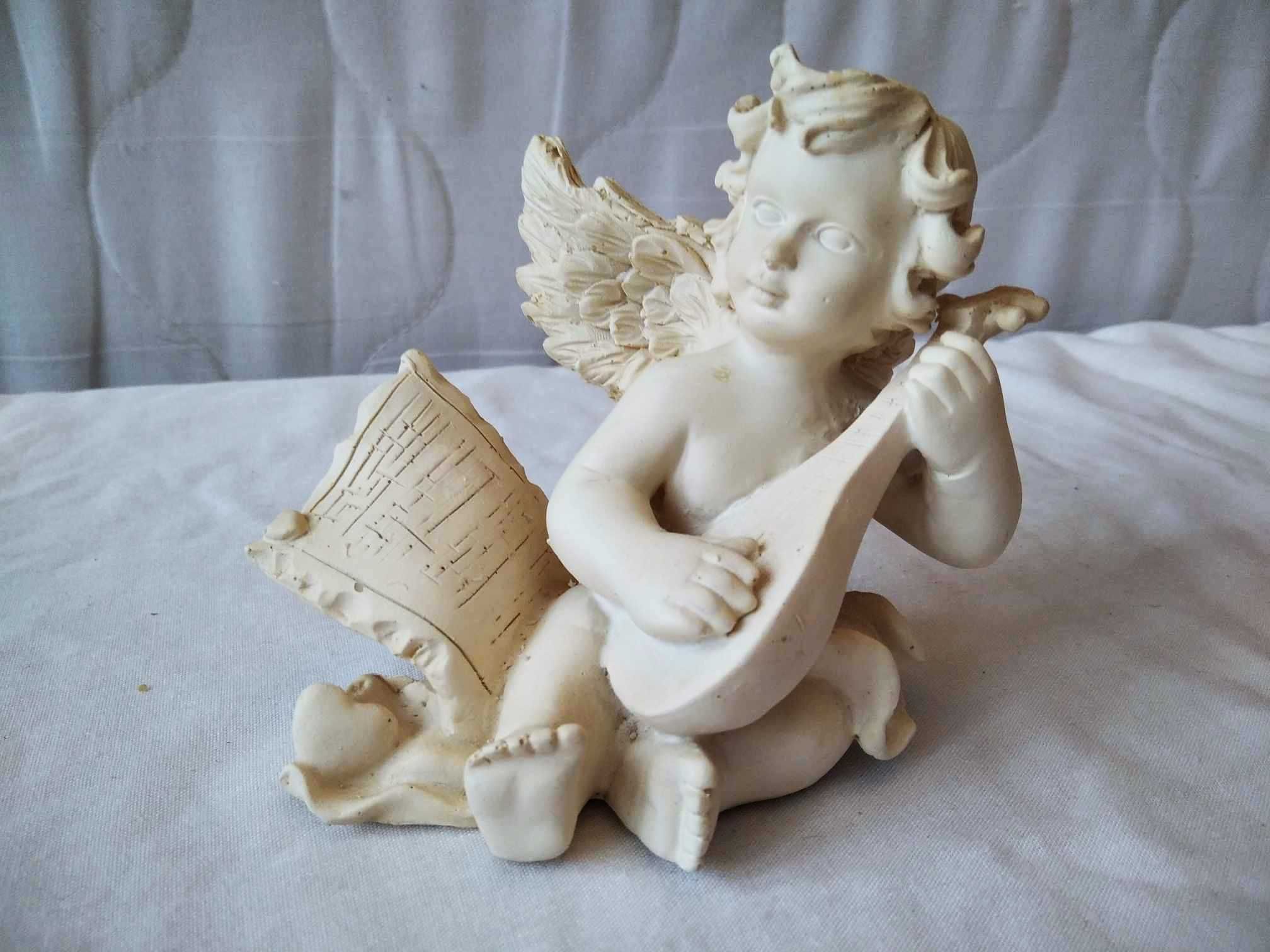 Aniołek gipsowy figurka z lutnią