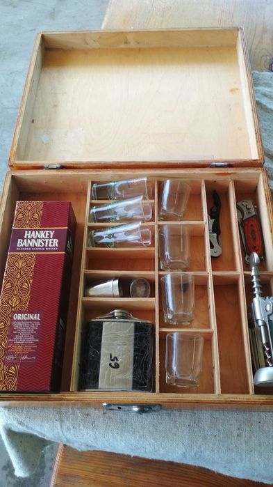 Продам оргонайзер  из фанеры  в  виде дипломата.