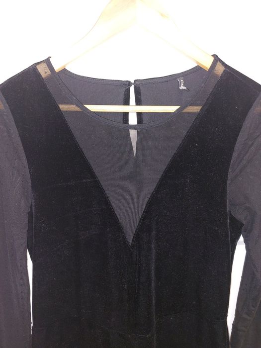 Elegancka czarna sukienka welurowa mała czarna Only rozmiar M