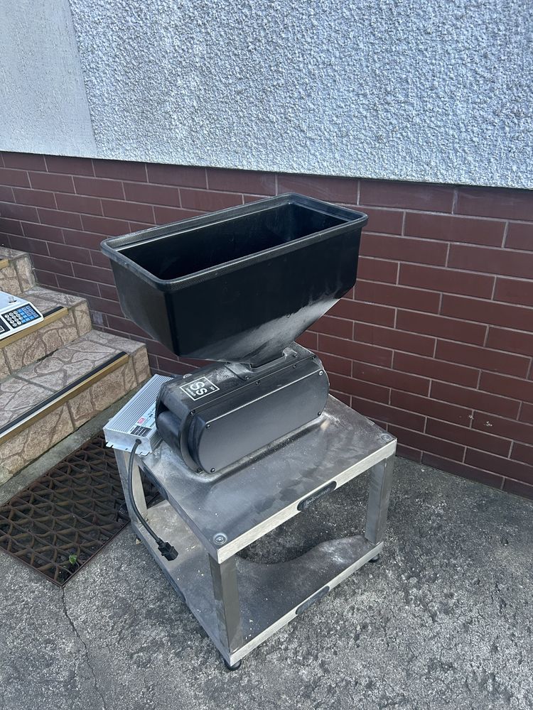 Młynek do zboża Ss Grain Mill + stojak