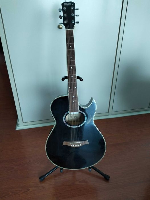 Guitarra eletroacústica folk