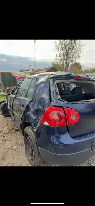 Volkswagen golf 5   После дтп. Автомат. 1.6 бенз. 1100$.