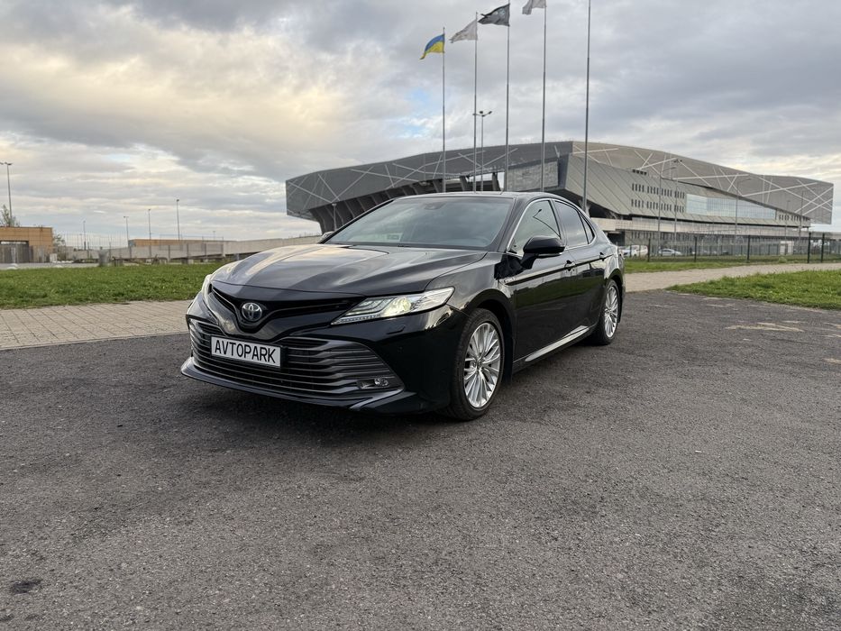 Оренда преміум авто -Toyota Camry 70 Hybrid
