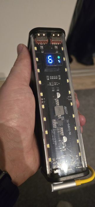 Powerbank z latarką