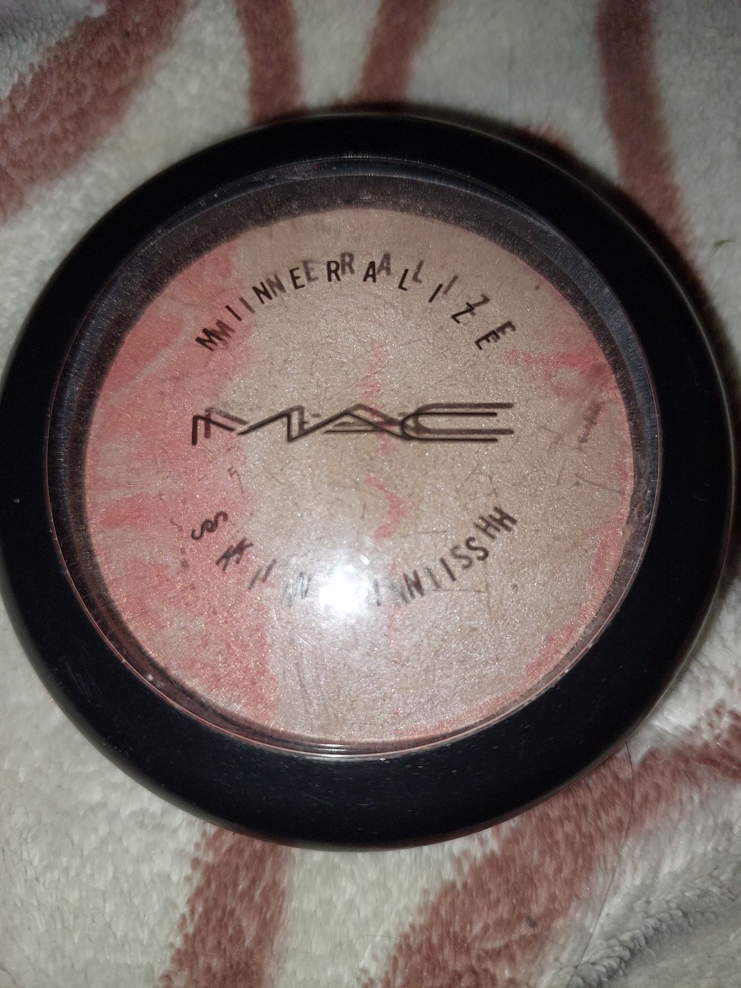 Хайлайтеры FeUty Beauty,MAC,Tom faced