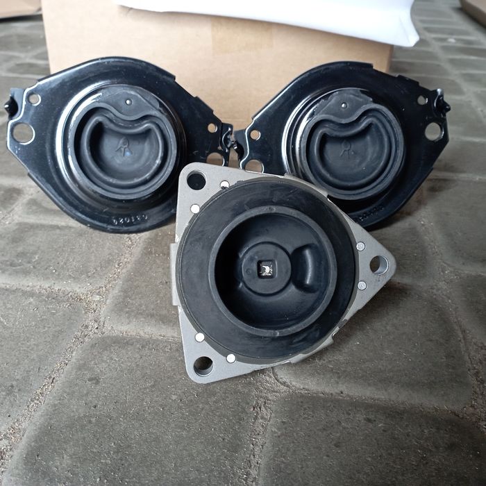 Подушка двигуна Jeep Grand Cherokee WK2 Dodge Durango