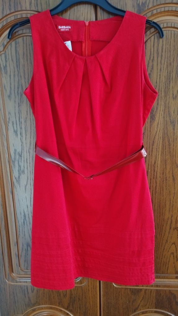 Czerwona sukienka z żakietem rozmiar 44.