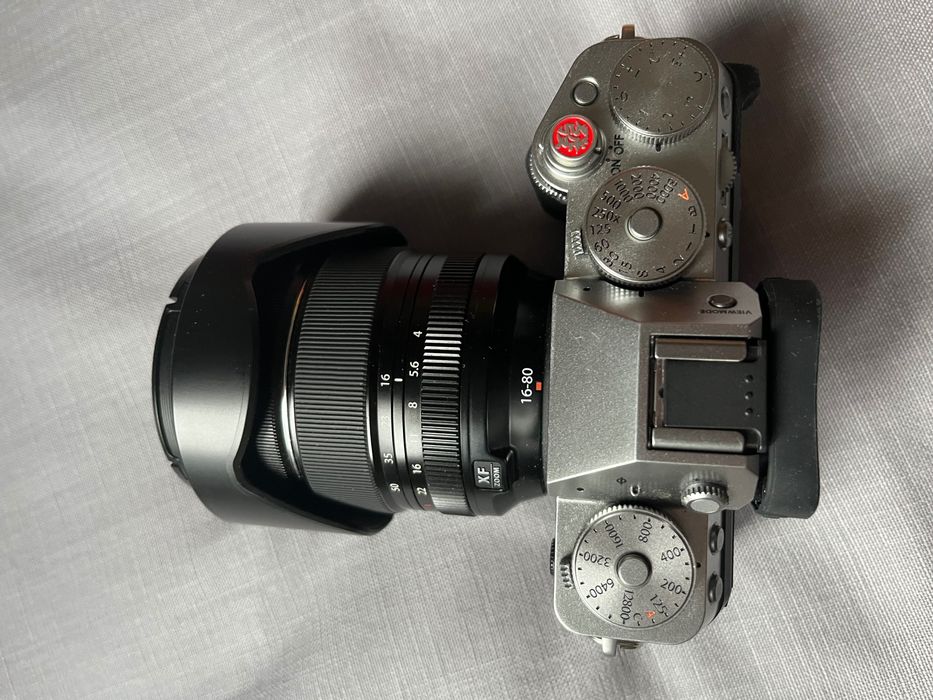 Aparat Fujifilm X-T5 srebrny + XF 16-80 mm F4.0 – gwarancja 2027