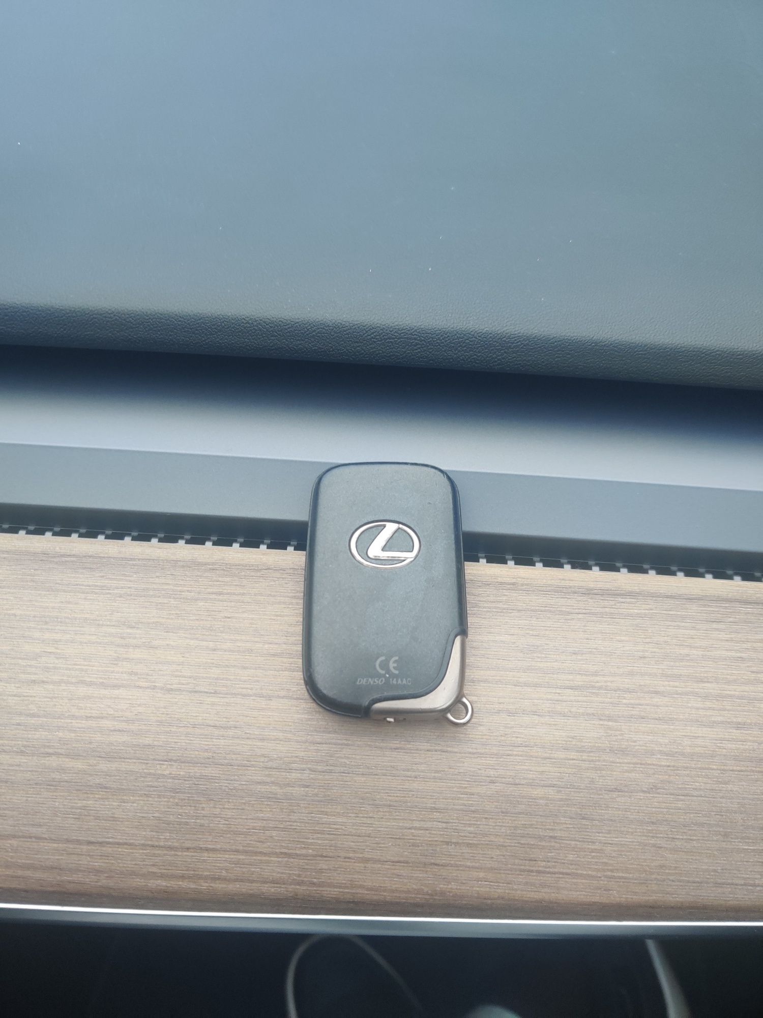 Продам ключ оригінал  Lexus Is 250