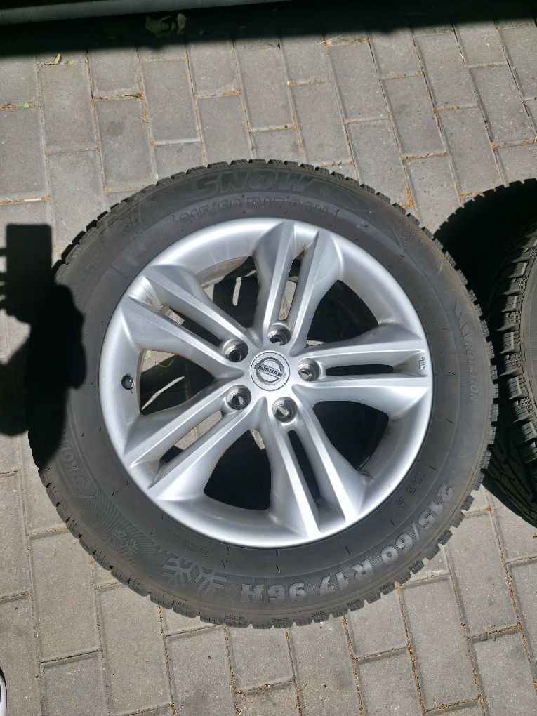 Komplet zimówek Kormoran Snow 215/60 R17 96H z felgami OE