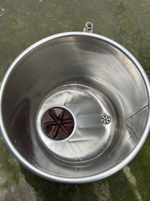 Продам пральну машину круглу, стан робочий