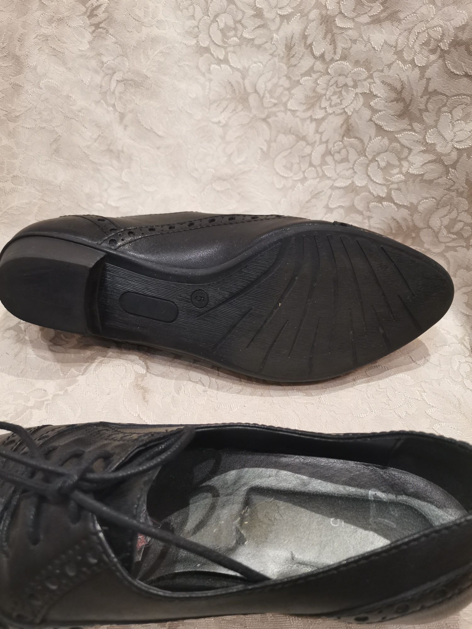 Clarks, czarne, klasyczne mokasyny damskie rozm 38, skóra naturalna