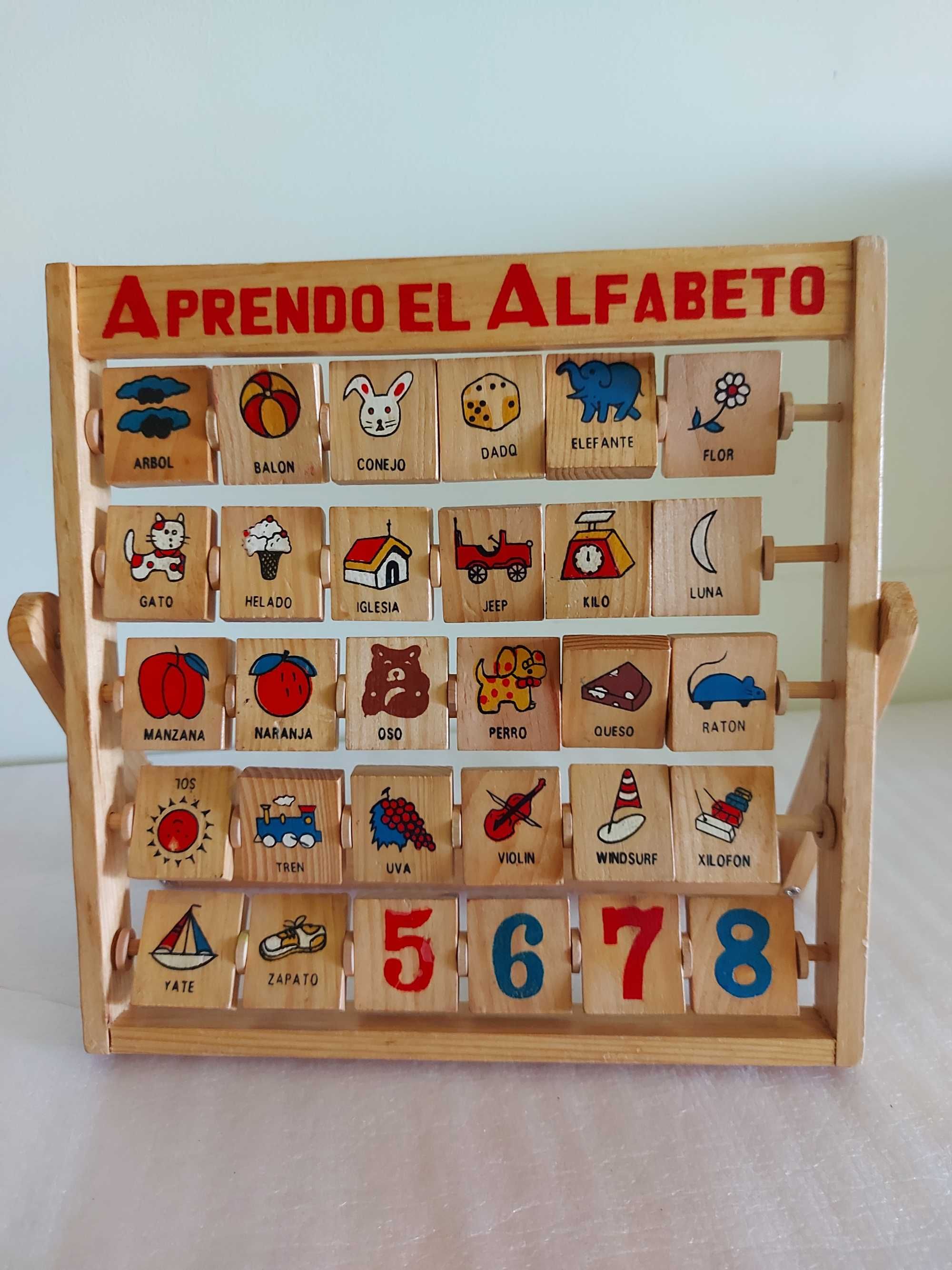 Brinquedos didáticos em madeira