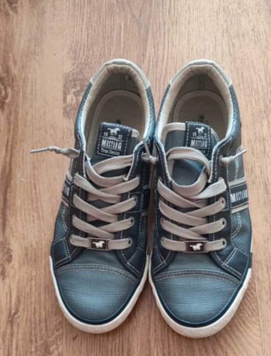 Mustang buty roz. 39