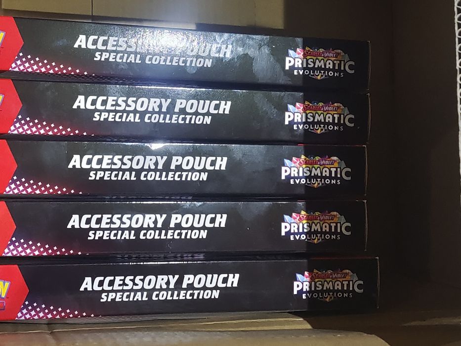 Pokémon prismatic evolutions eevee pouch