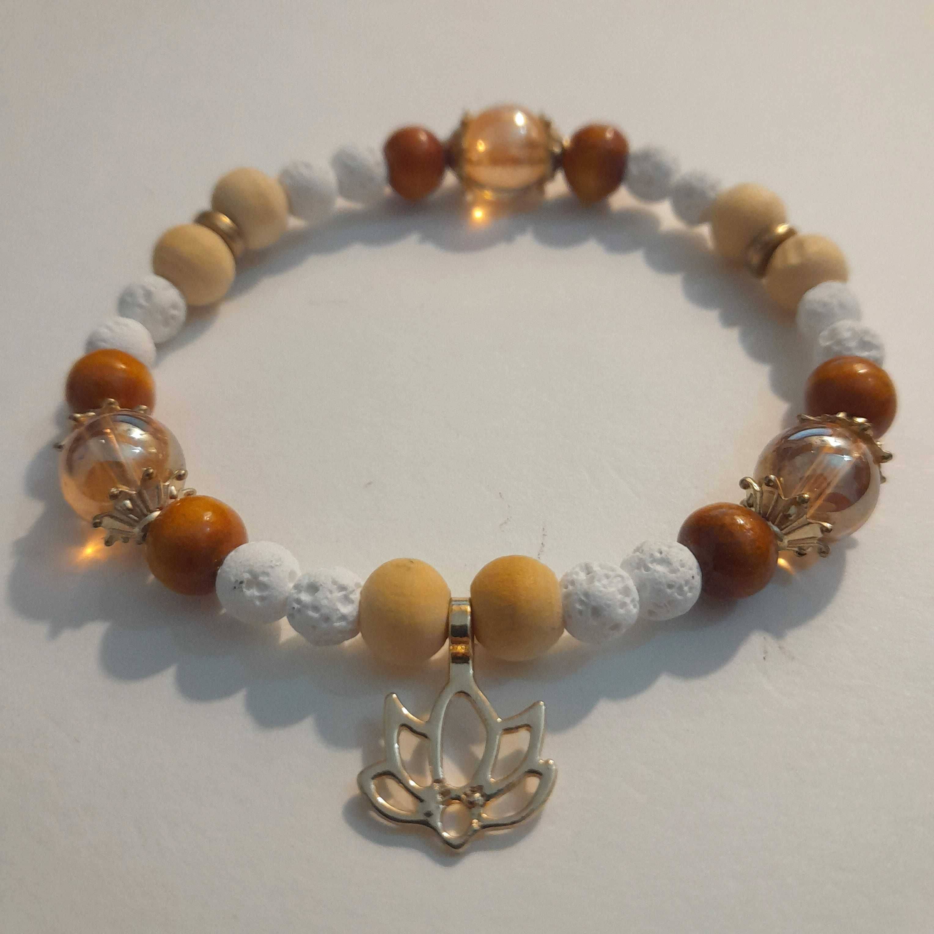 Pulseira com pingente cruz ou flor de lotus