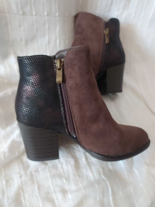 Botins em pele da GRAU